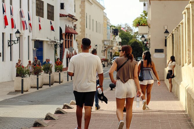 Santo Domingo Small Group Walking Tour: Beer and Specialty Coffee - Parque Colón: the Columbus statue and the naming story you can see