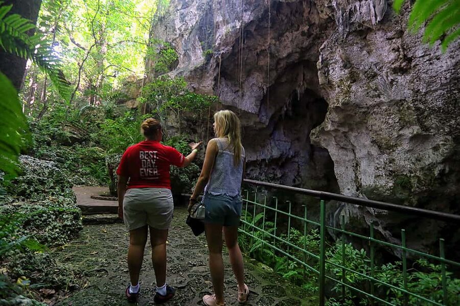 Santo Domingo: Three Eyes National Park Guided Tour - Timing and avoiding the big crowds inside the caves