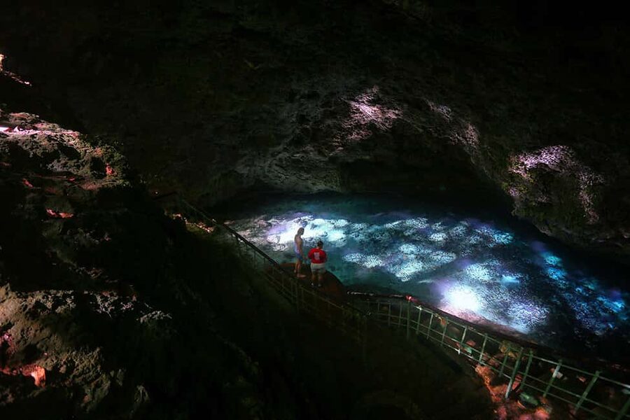 Santo Domingo: Three Eyes National Park Guided Tour - The guided route, from interior lakes to the final lakeside stroll