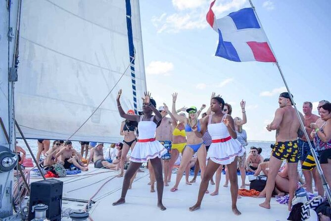 Saona Island Catamaran Adventure with Free Food and Transportation - Isla Saona Time: 3 Hours 30 Minutes to Swim, Walk, and Eat