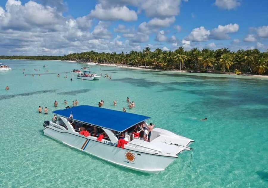 Saona Island: Catamaran/Speedboat Tour to a Dream Beach - Bayahibe to Saona: a day with good flow and real downtime