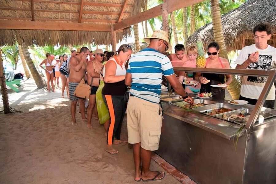 Saona Island from Punta Cana Day Trip with Open Bar - Lunch on the Beach: Specialty Meals in a Real Vacation Setting