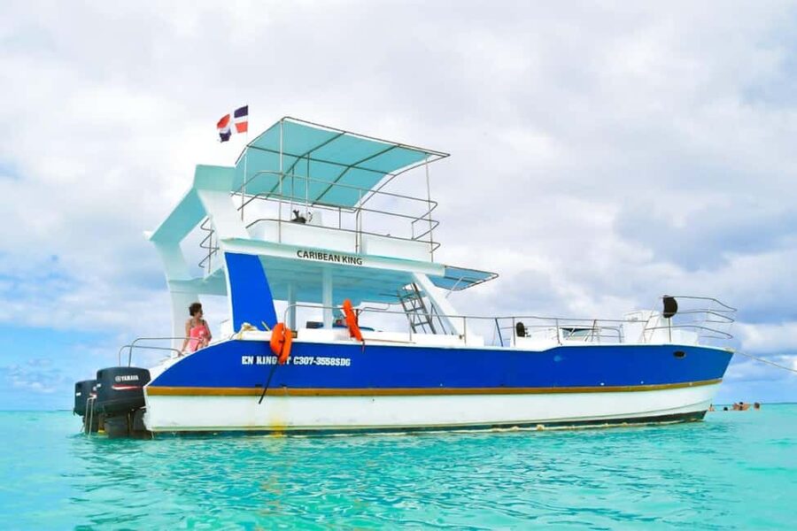 Saona Island Tour From Santo Domingo with Lunch and Pickup - Guide Quality, Safety, and How the Day Feels