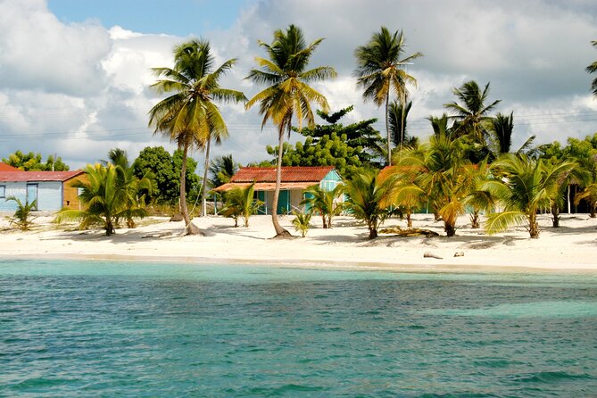 Saona, Mano Juan, Canto de la playa away from the tourist crowds - Mano Juan: fishermen village life and the turtle nursery