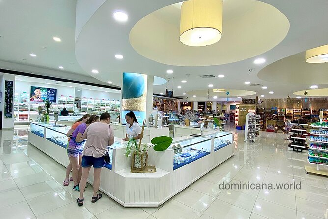 Shopping tour Punta Cana rum cigars coffee larimar chocolate souvenirs mamajuan - Larimar History and Jewelry Shopping: The Stone Story Part