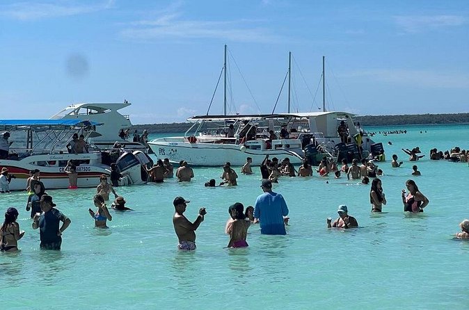 Tour to Saona Island with Lunch and Transportation - Playa Bayahibe Beach Break: Lunch, Photos, and Time to Actually Relax
