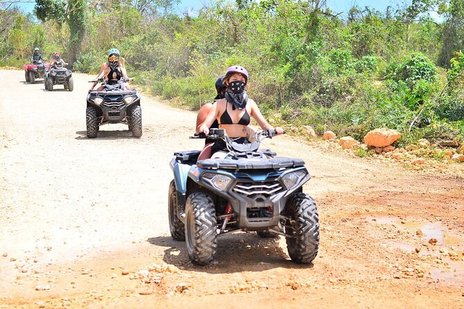 Tours Buggy Punta Cana Macau - The indigenous cave cenote stop: clear water, tight steps