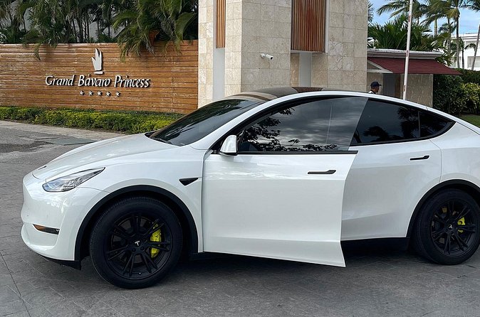 Transfer in Tesla from SDQ Airport to Santo Domingo - My Practical Tips to Make This Transfer Feel Effortless