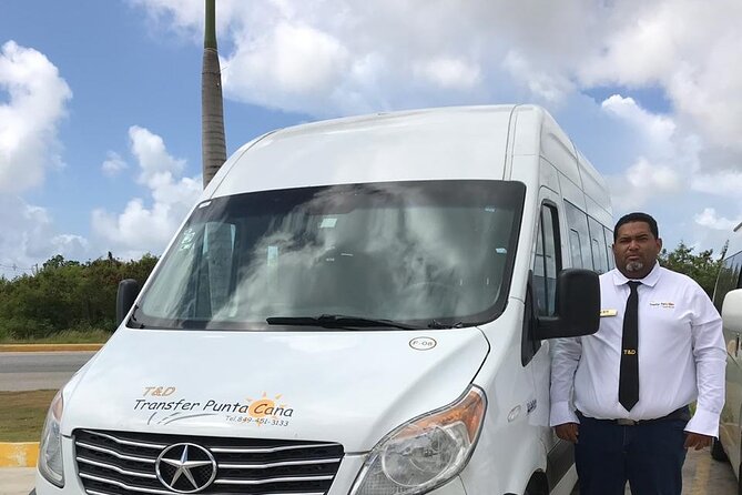 Transfers of 1-6 people Punta Cana area - Safety First: GPS Tracking and Britax, Maxi-Cosi Seats