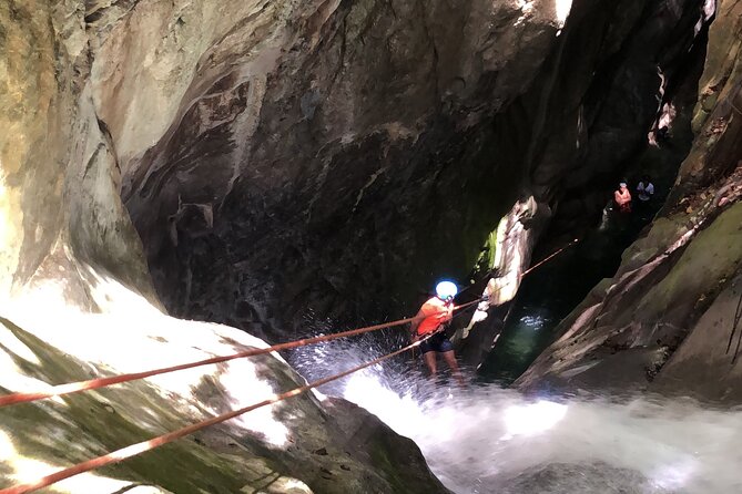 Trekking/rappelling waterfalls in Dominican Republic - La Culebra practice rappel: where confidence is built