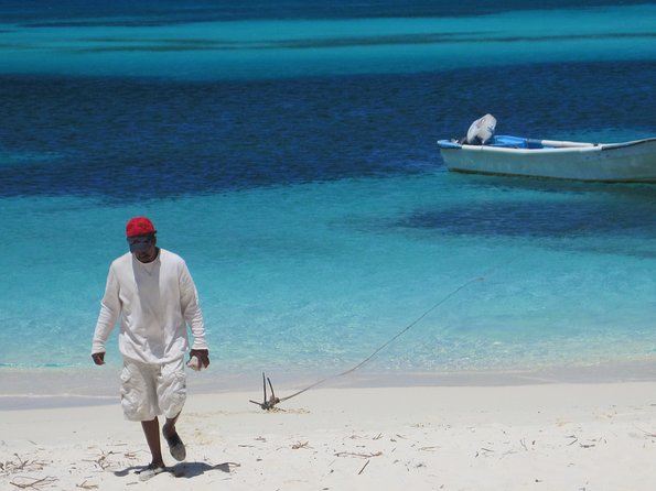 Untouched Paradise – Bahía de Las Águilas - Bahia de las Aguilas Beach Time: Swim, Snorkel, and Eat Without Rush