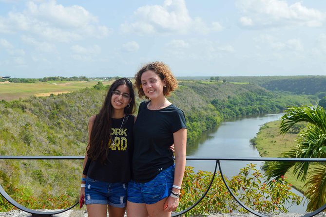 Visit To Altos de Chavón - The Grecian outdoor amphitheater: why 5000 seats matters