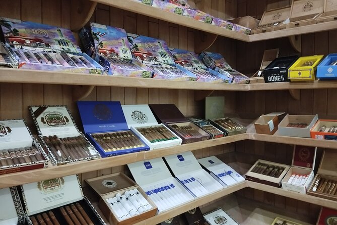 World Mart Souvenirs Store - Guided Tour - Weather, timing, and small details you should not ignore