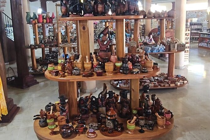 Worldmart Souvenirs Punta Cana (Round trip transportation) - The best and the risky parts, based on real shopping vibes