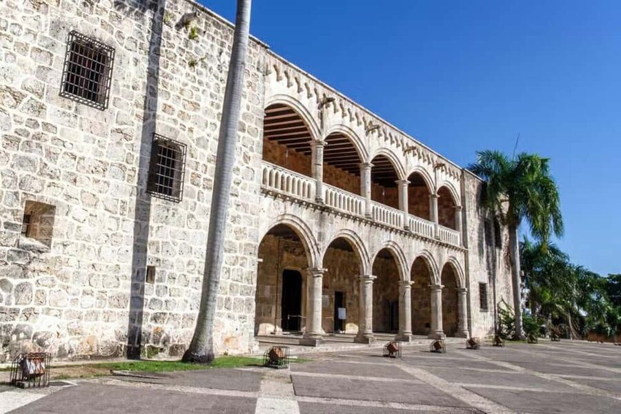 Zona Colonial: Recorrido Histórico con Chocolate y Mamajuana - Juan Pablo Duarte Wax Museum: Dominican History in Flash-Form